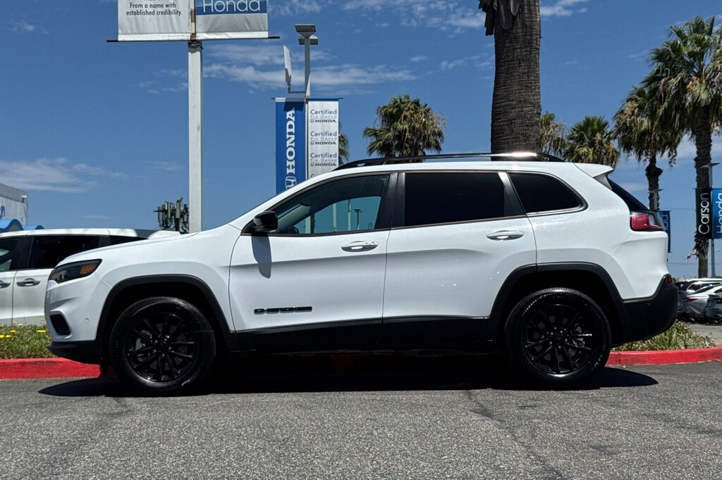 Used 2023 Jeep Cherokee Altitude Lux SUV