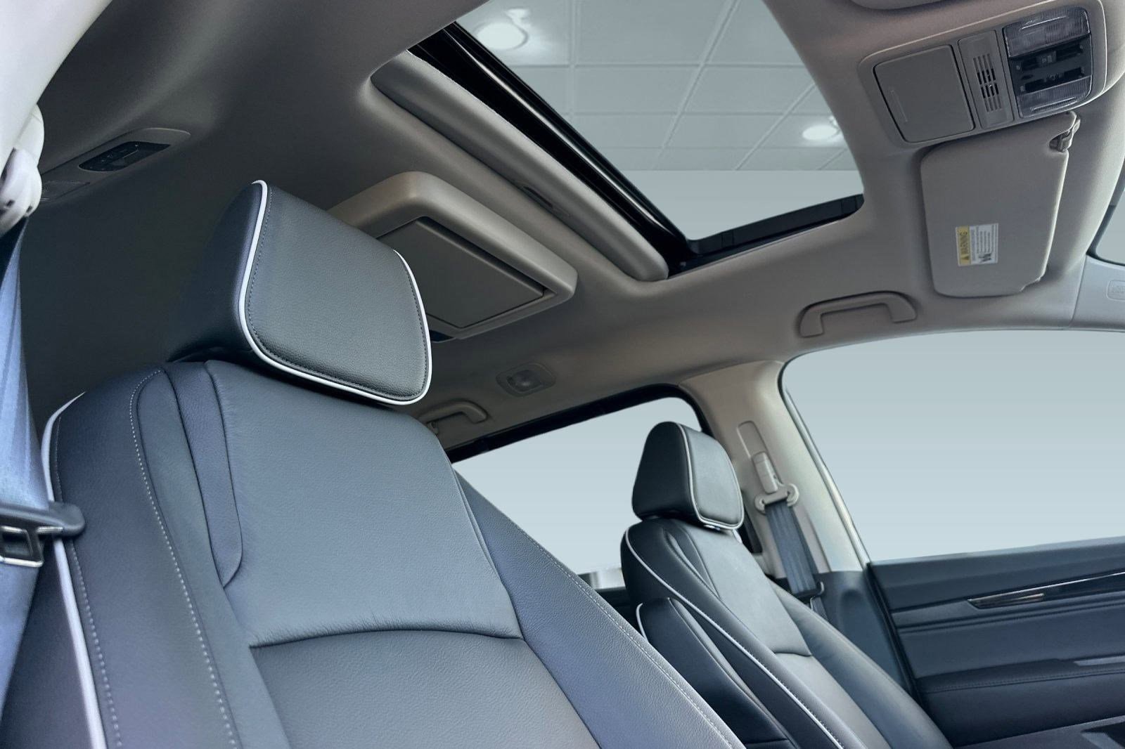 2026 Honda Odyssey Touring - Photo 14