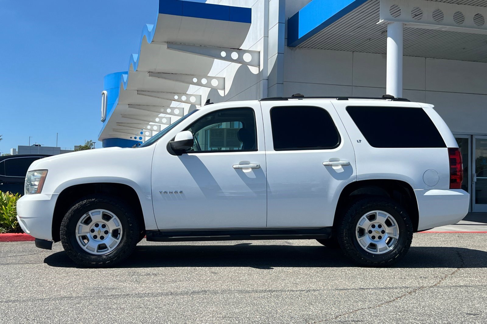 2013 Chevrolet Tahoe LT photo 2