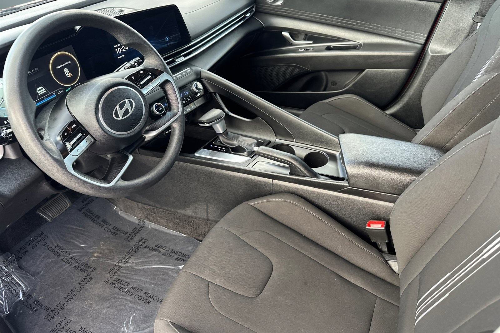 2024 Hyundai Elantra SEL photo 4