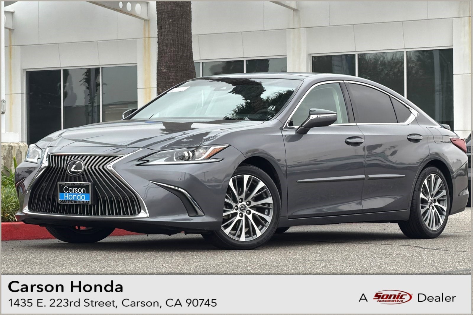 2021 Lexus ES 350's photo