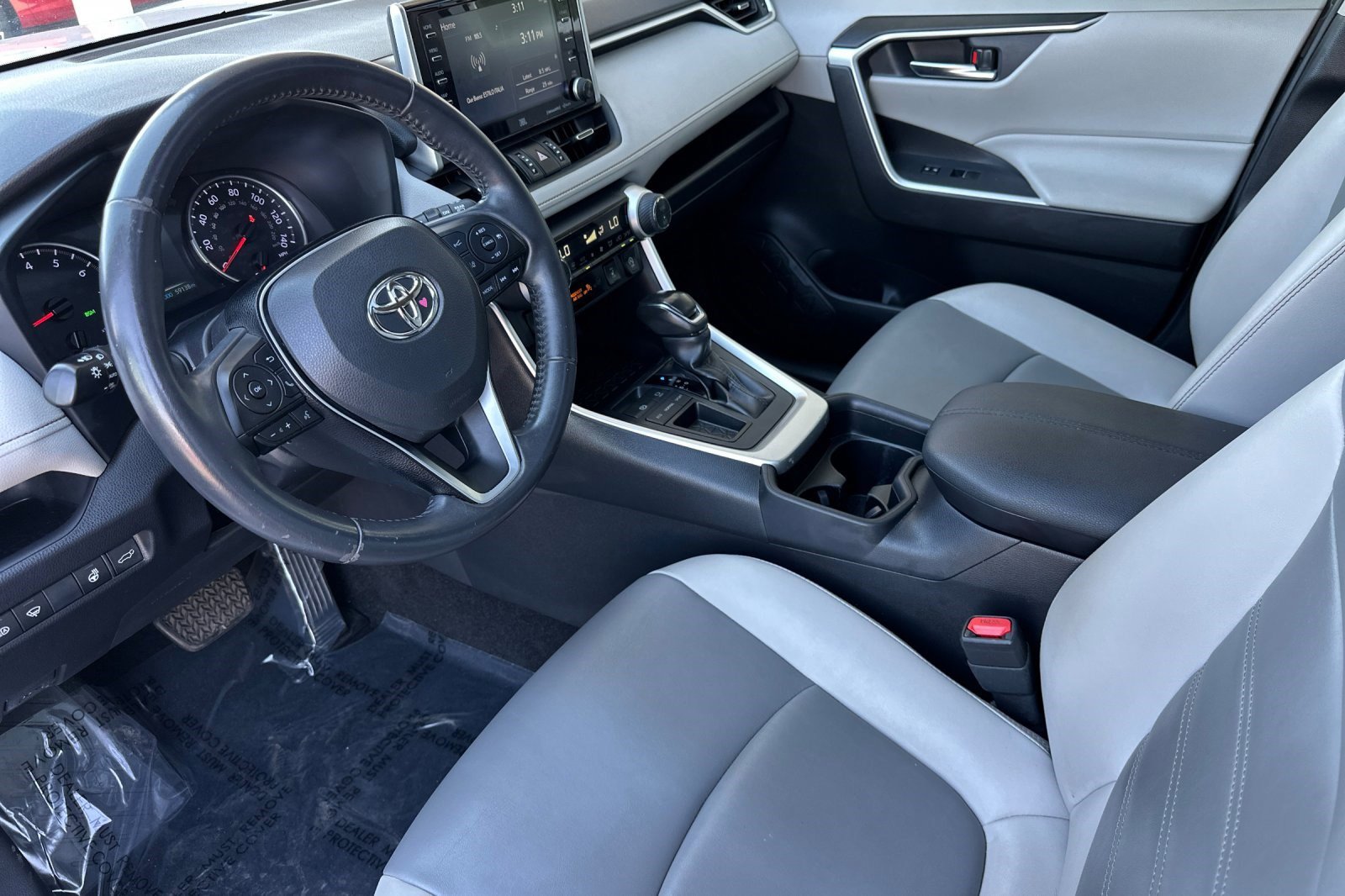 2020 Toyota RAV4 XLE Premium photo 4