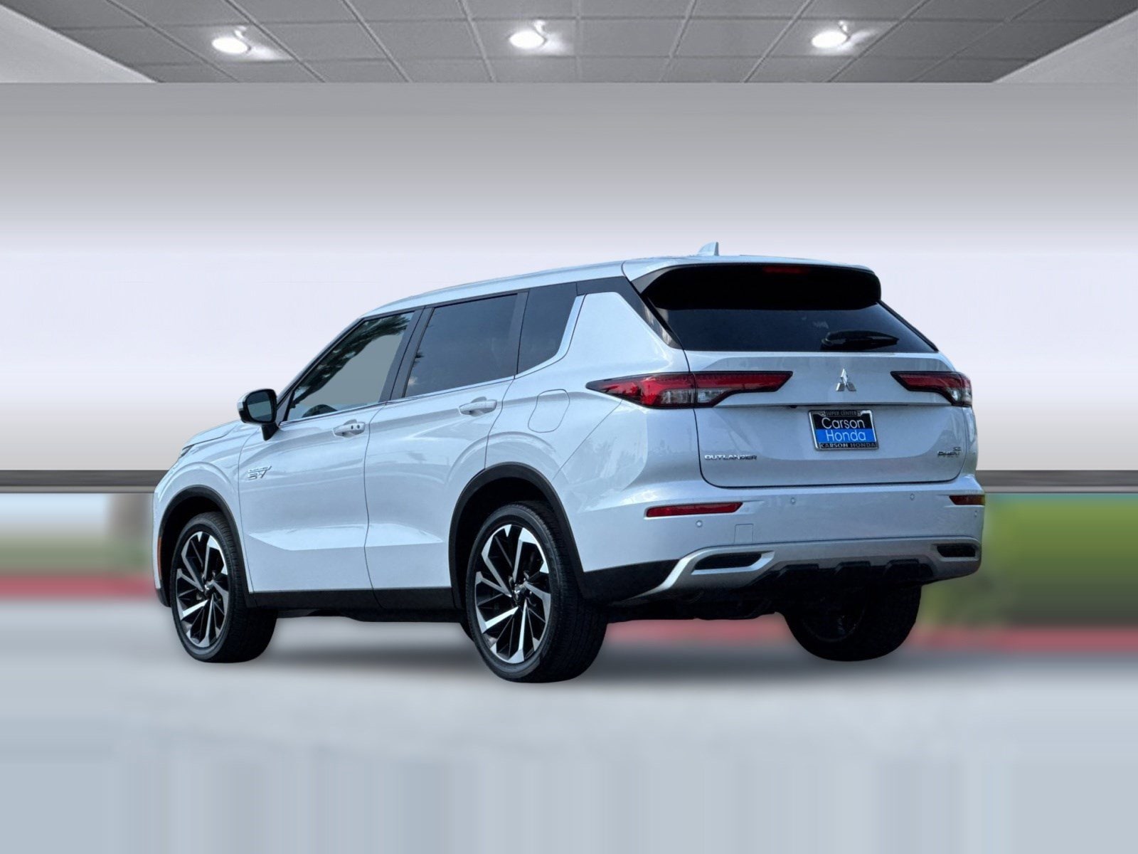 2024 Mitsubishi Outlander PHEV SE photo 2