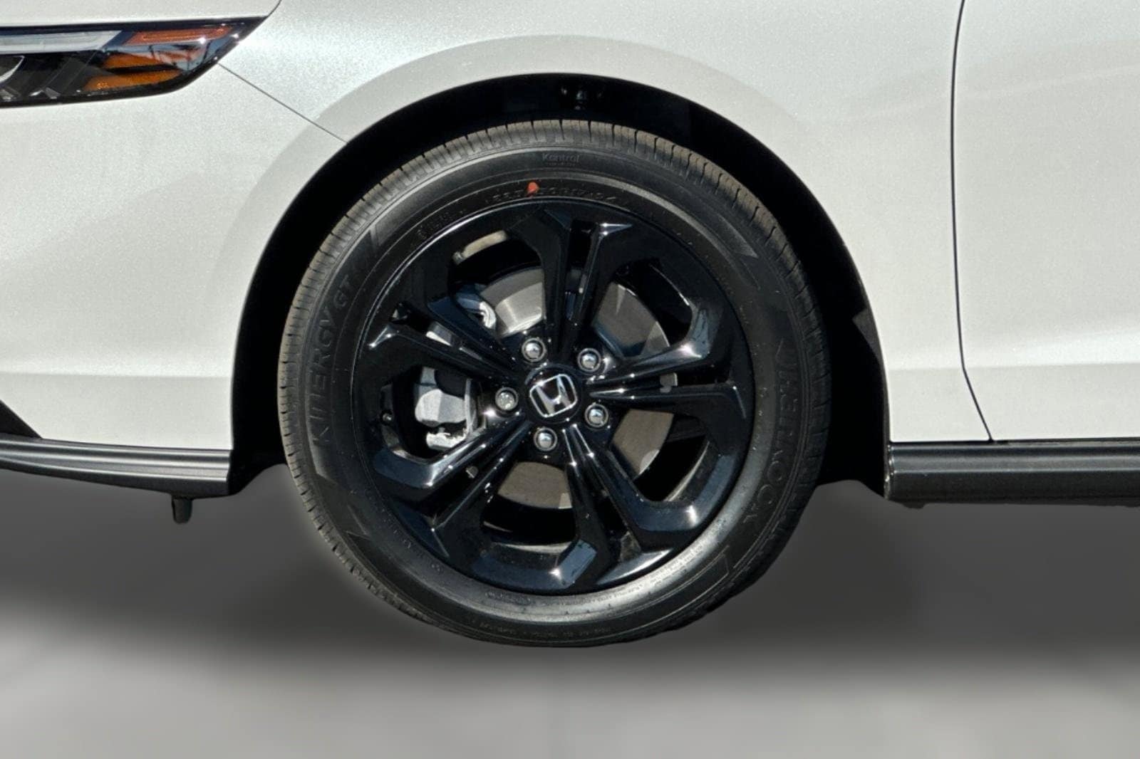 2025 Honda Accord SE - Photo 11