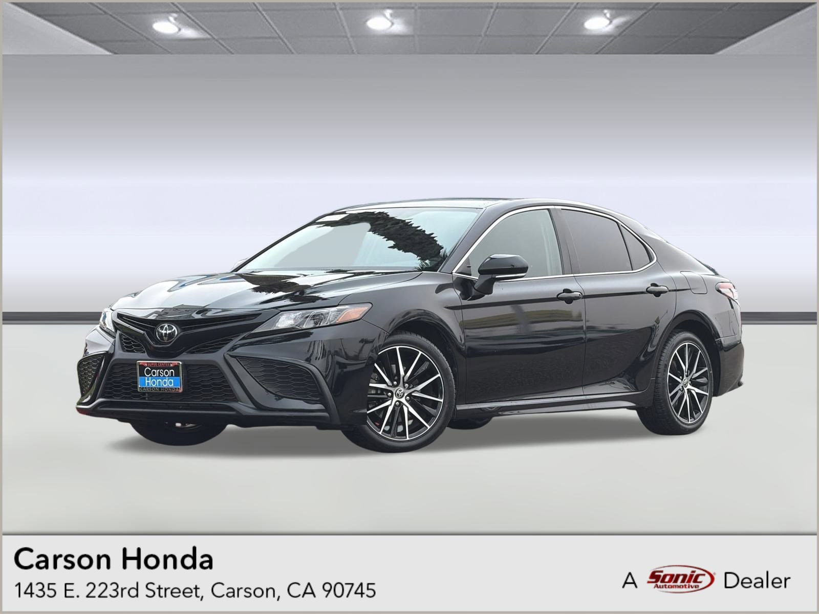 2023 Toyota Camry SE's photo