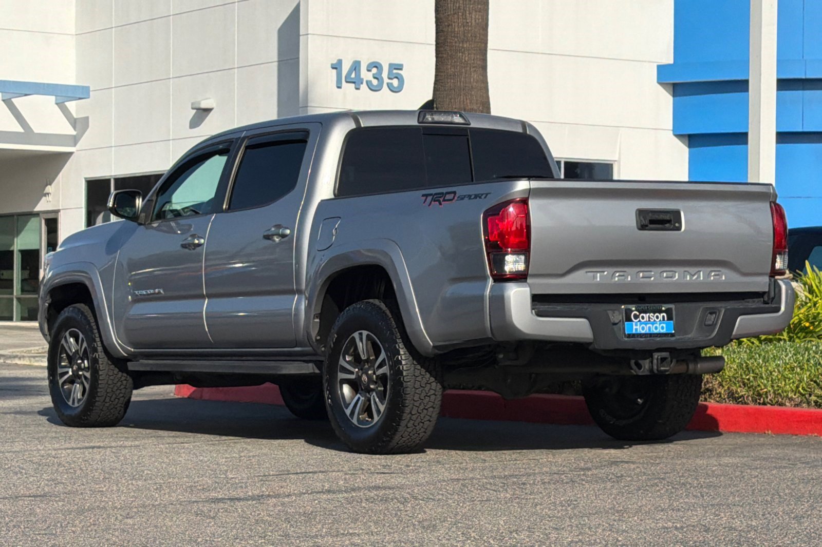 2018 Toyota Tacoma TRD Sport photo 3