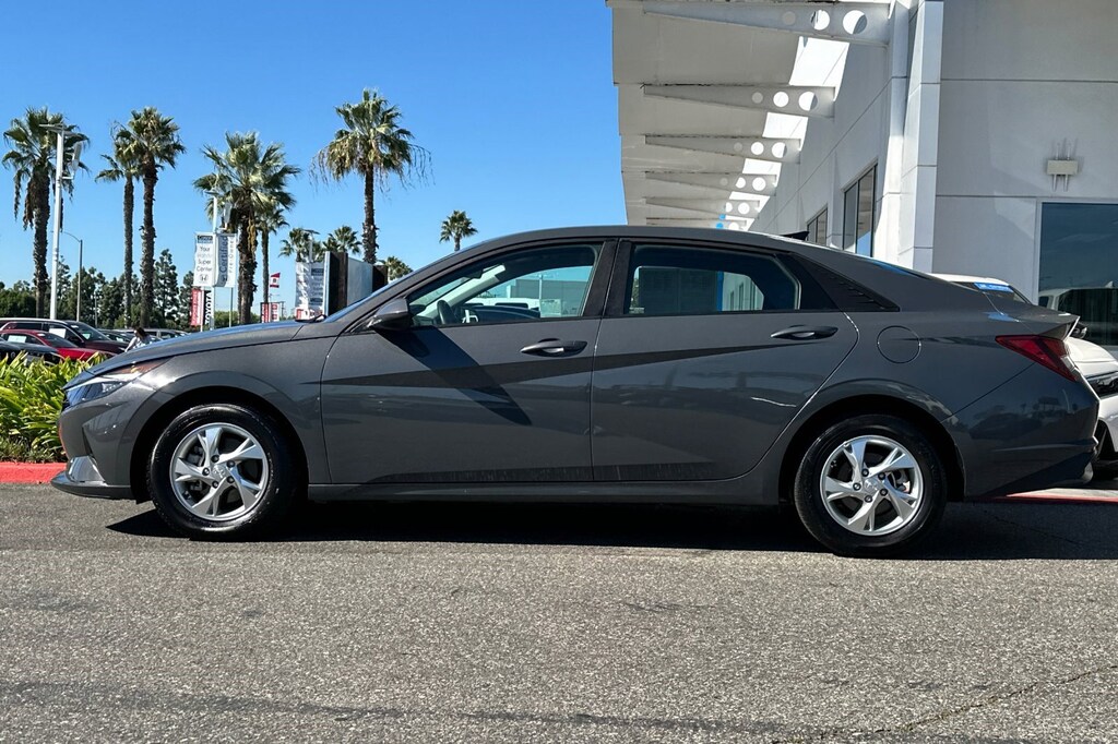 Used 2023 Hyundai Elantra SE Sedan
