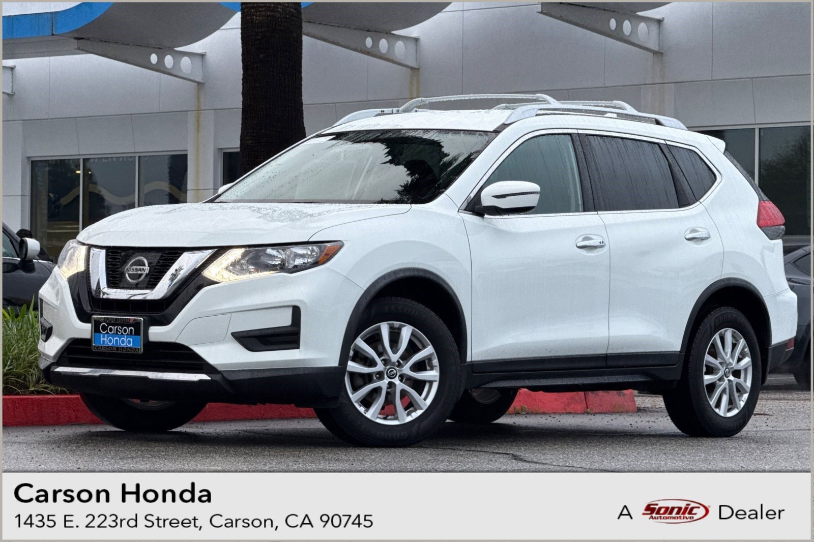 2017 Nissan Rogue SV's photo