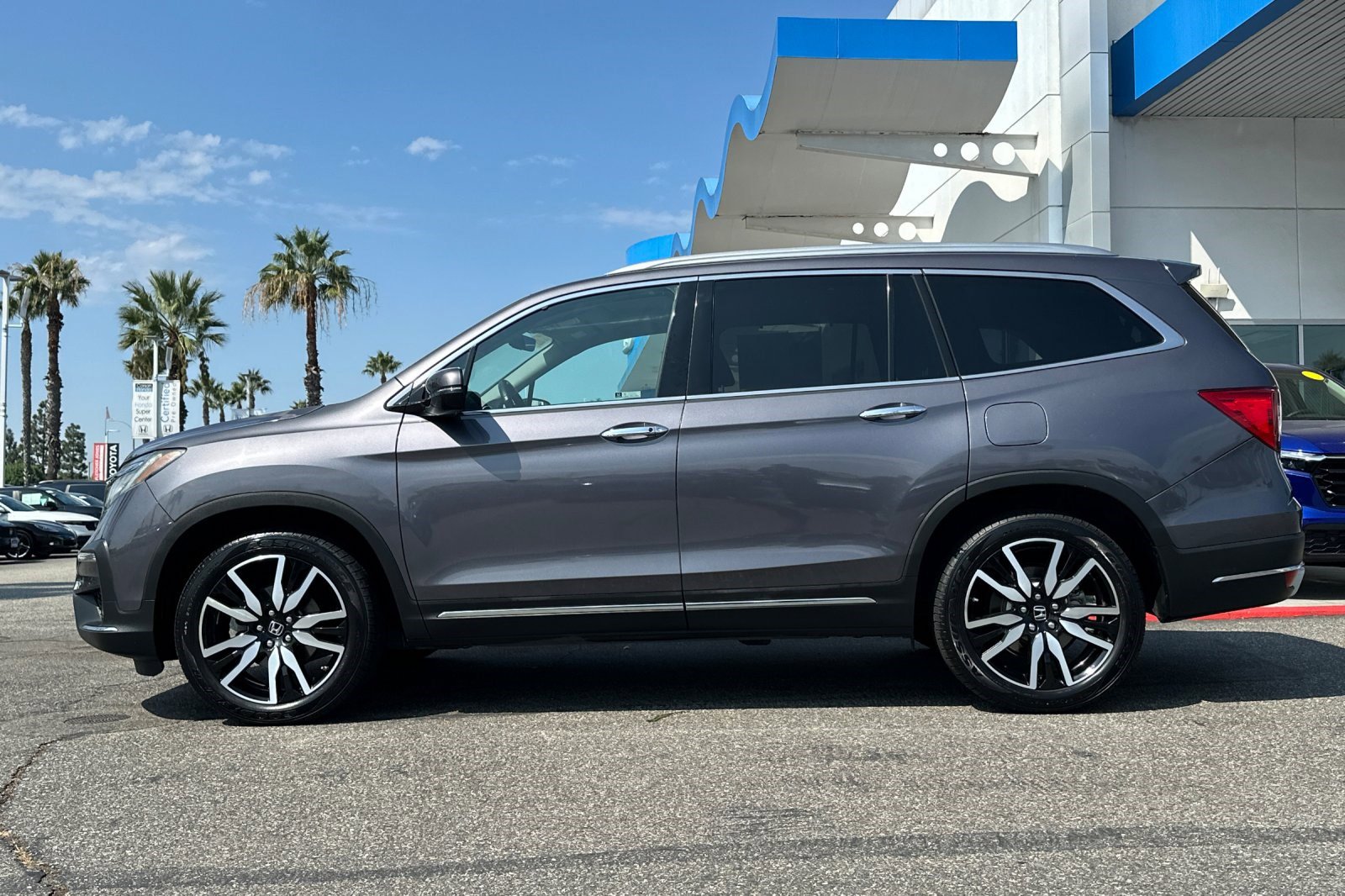 2020 Honda Pilot Touring photo 2