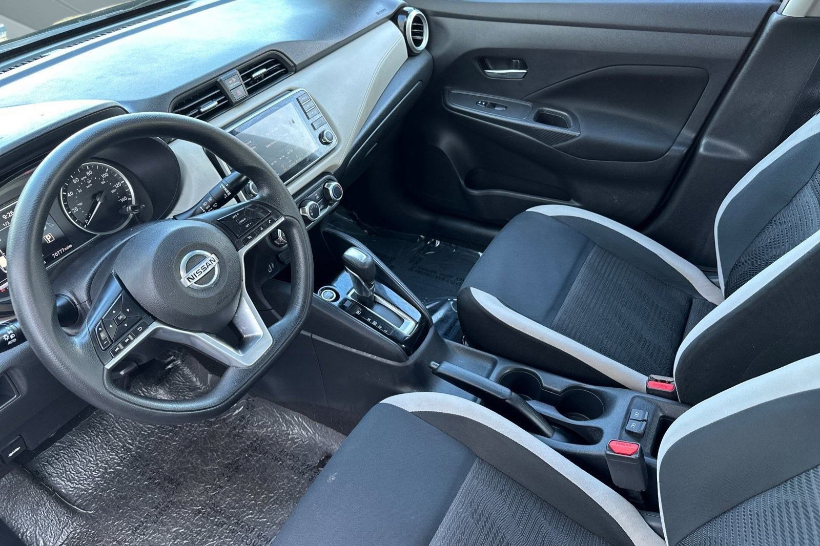 2021 Nissan Versa SV photo 3