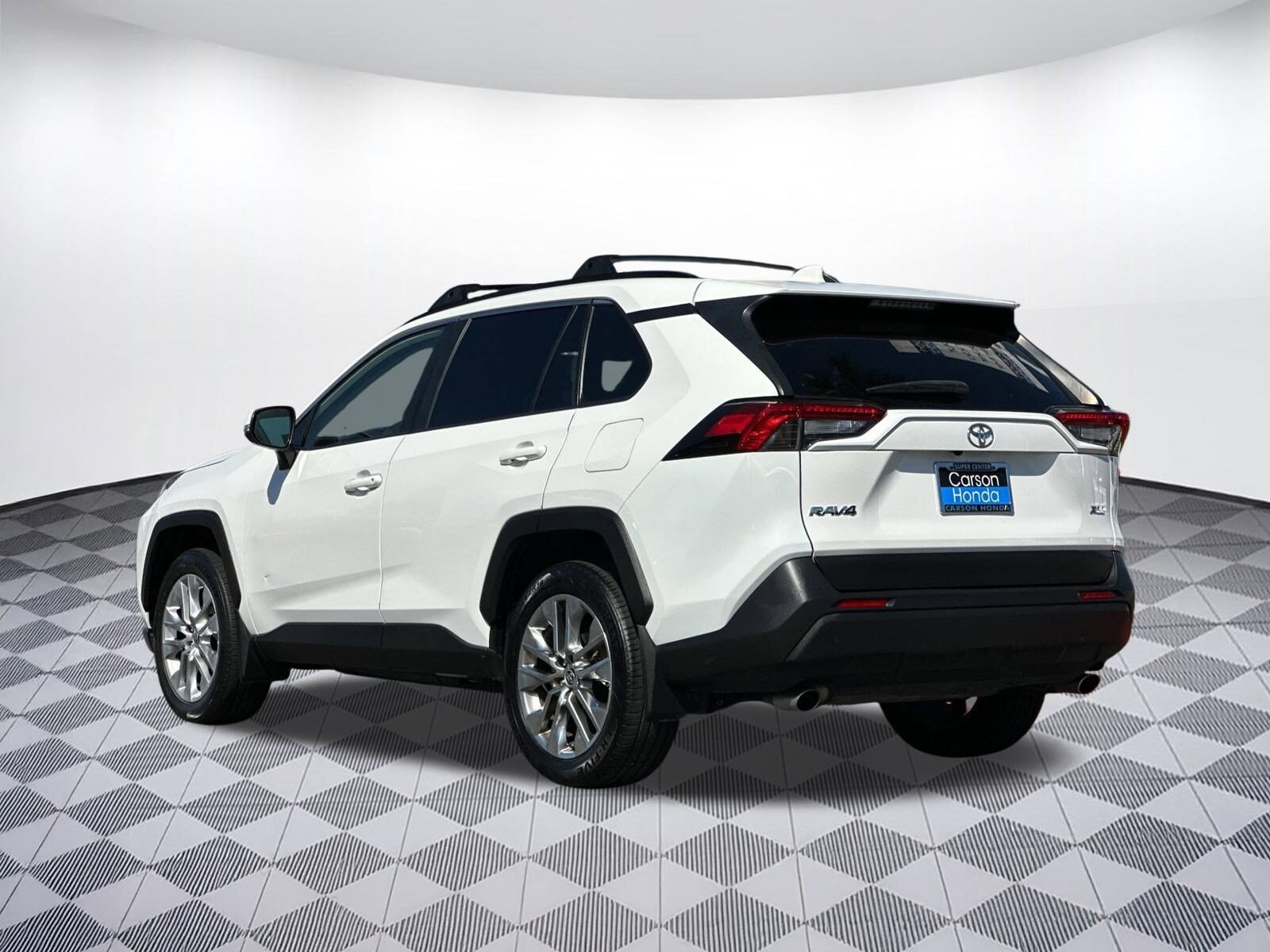 2020 Toyota RAV4 XLE Premium photo 3