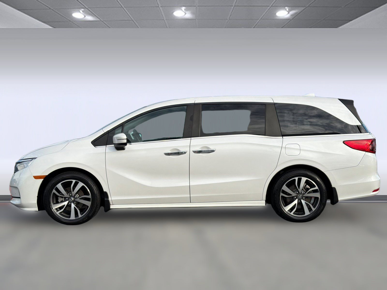 2023 Honda Odyssey Touring photo 2