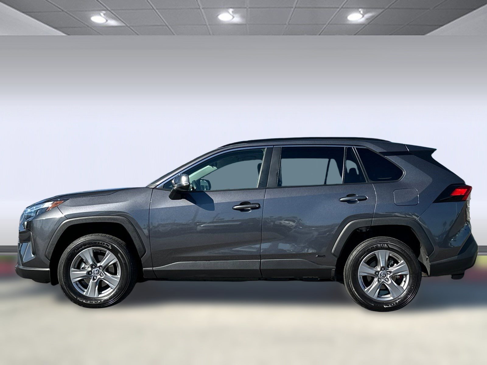 2024 Toyota RAV4 Hybrid XLE photo 2