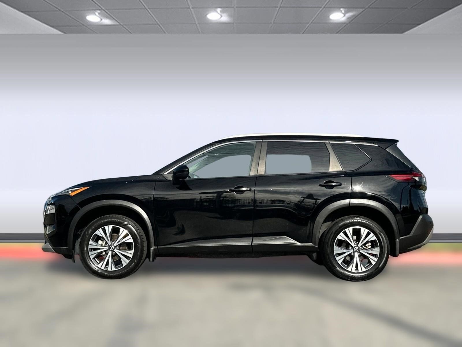 2022 Nissan Rogue SV photo 2