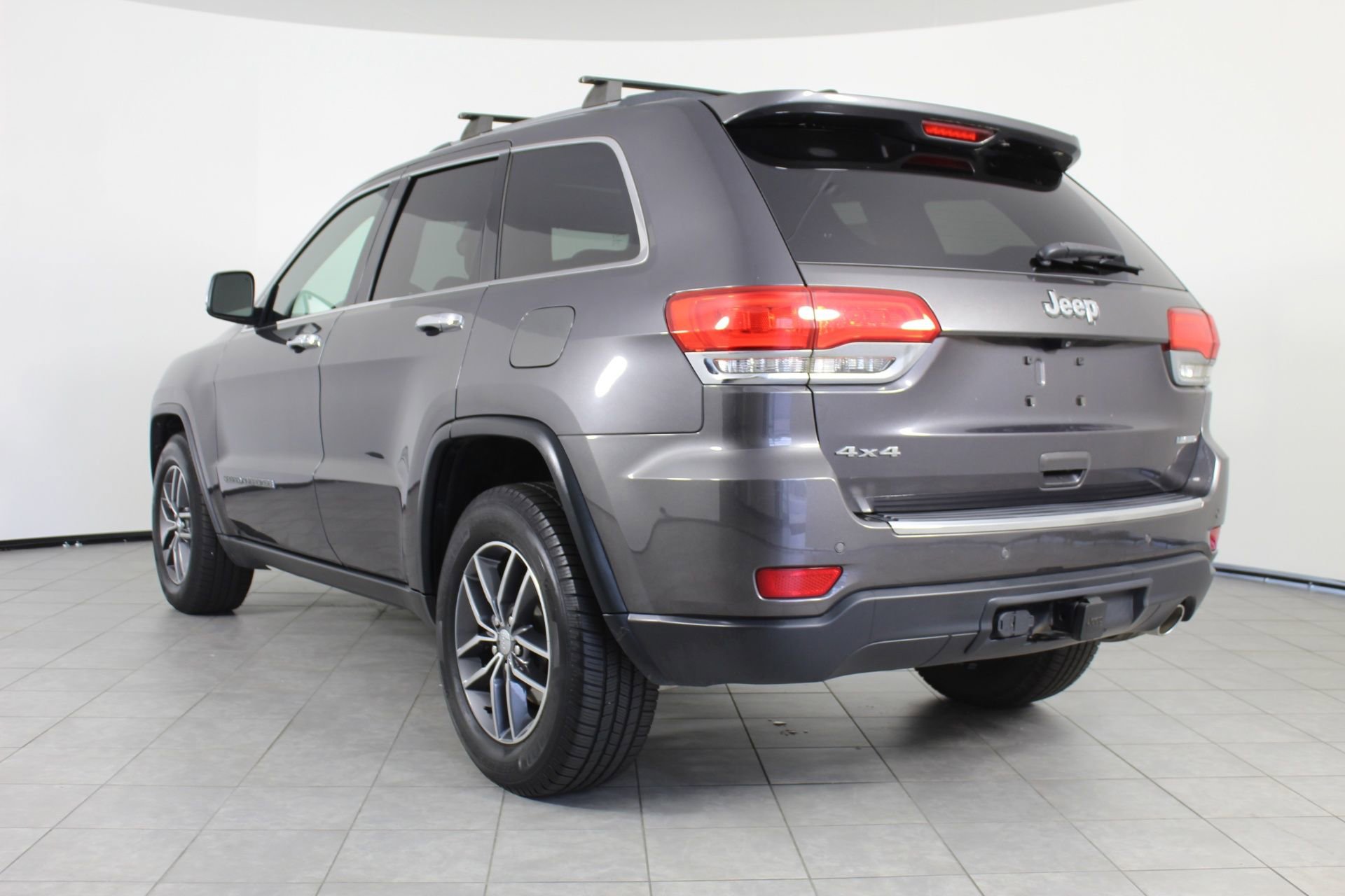 2017 Jeep Grand Cherokee Limited photo 3