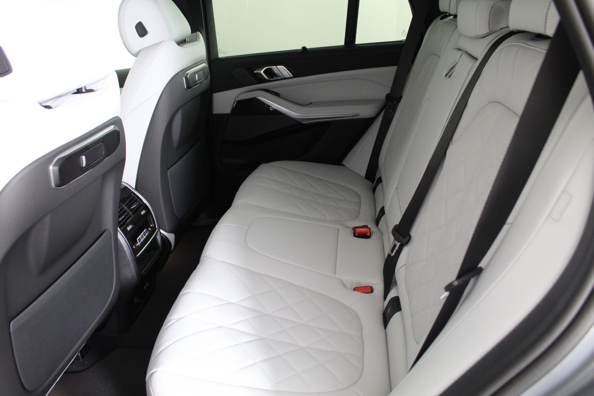 2026 BMW X5 40i - Photo 13