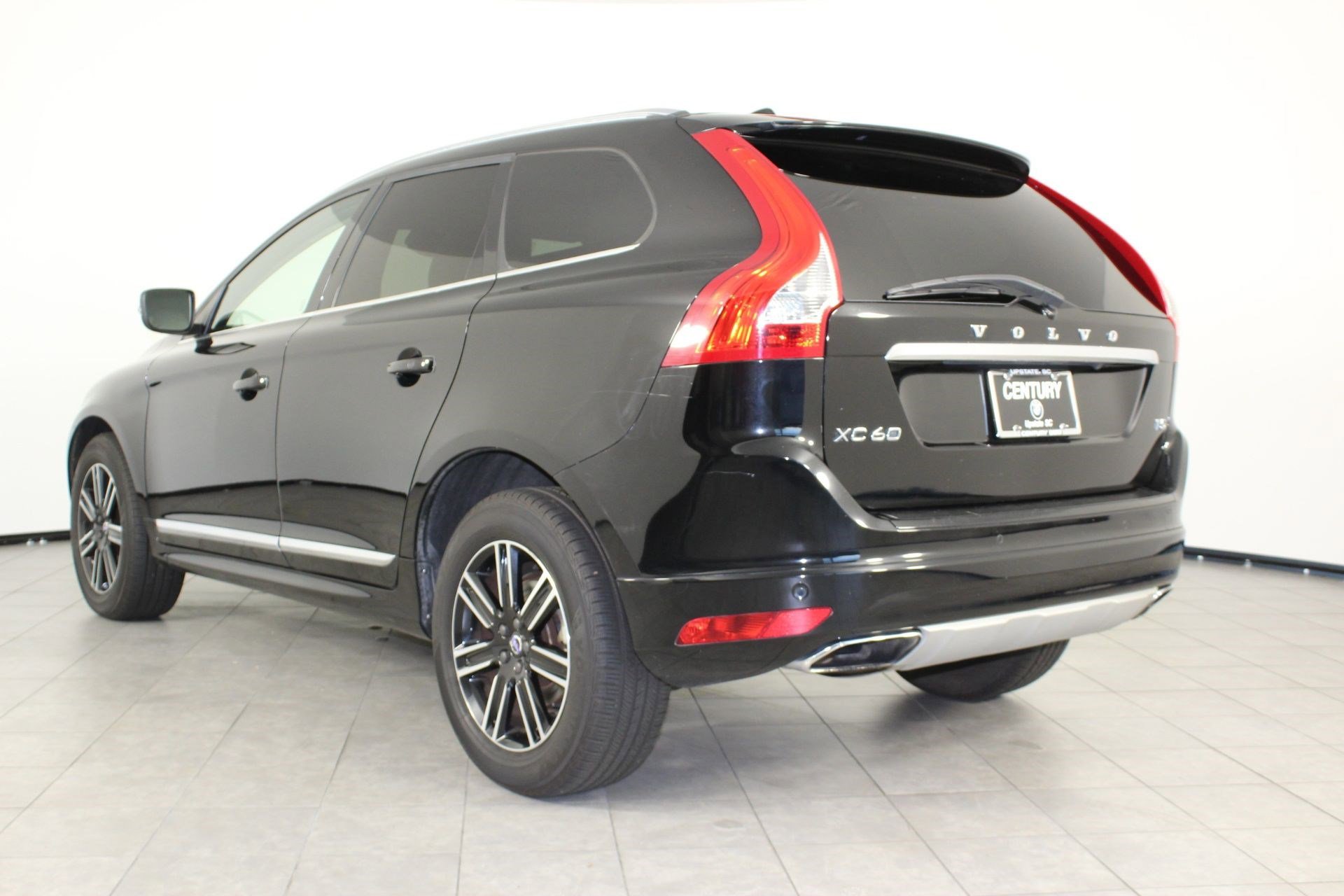 2016 Volvo XC60 T5 Drive-E Premier photo 2