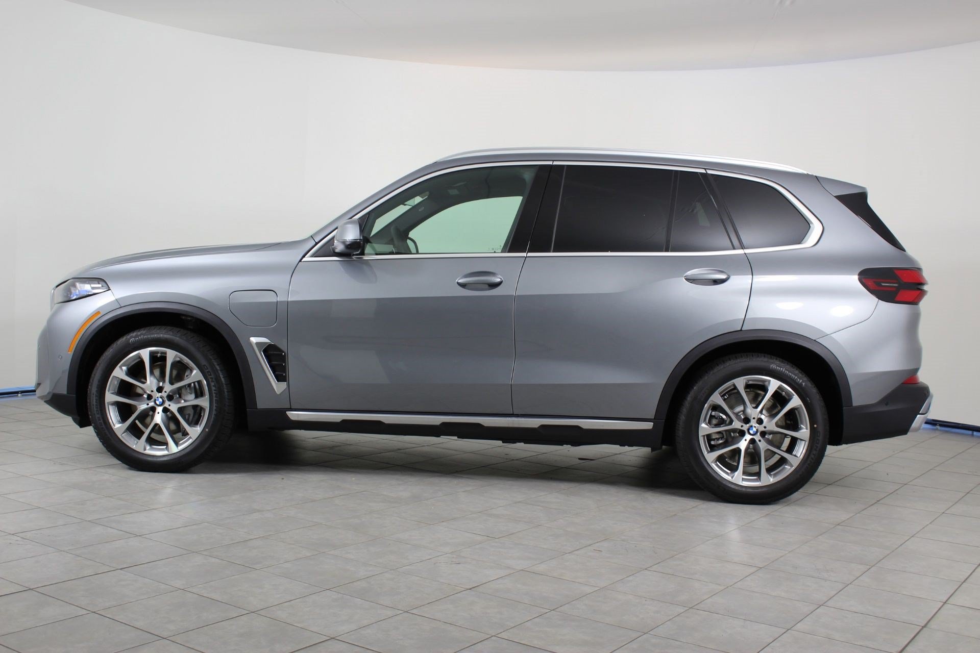 2026 BMW X5 50e - Photo 2