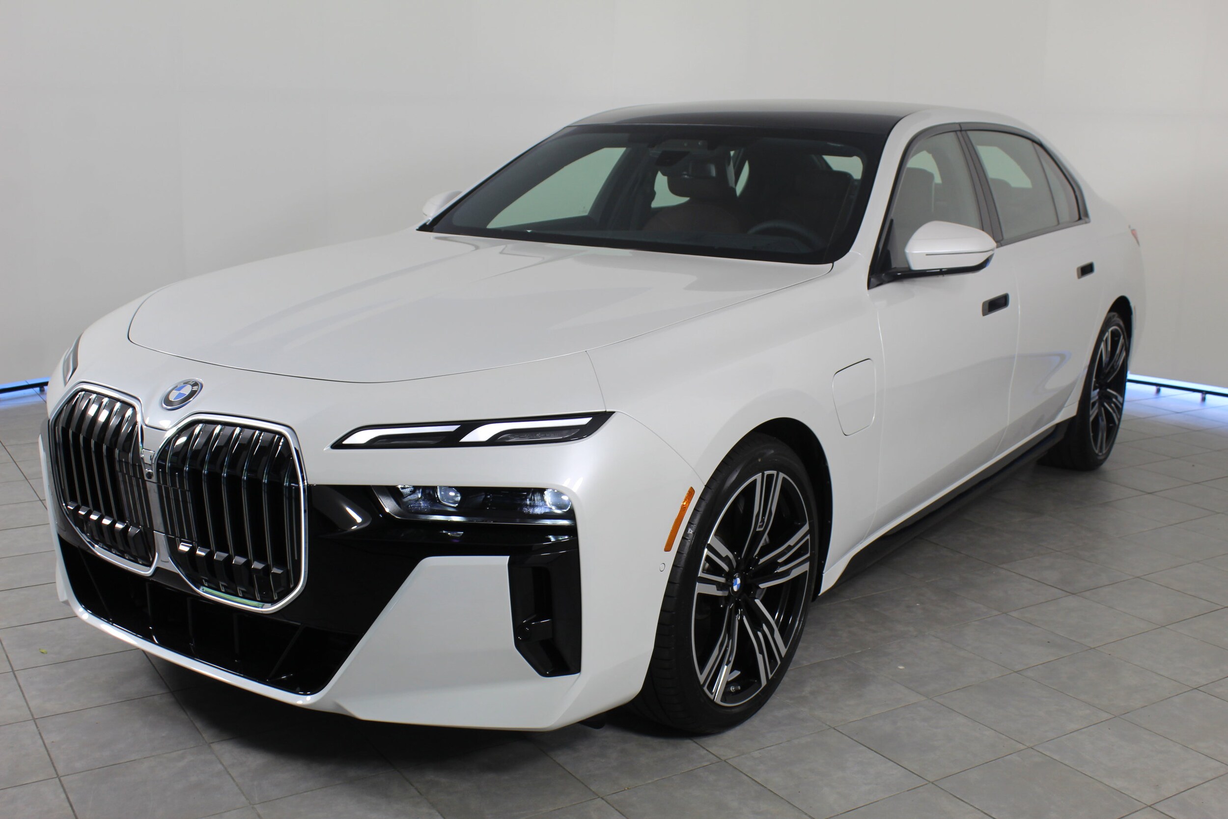 2025 Bmw 750e 750e xDrive photo 4