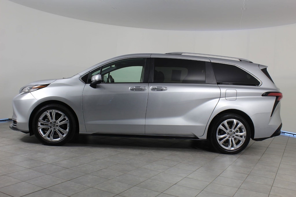 Used 2022 Toyota Sienna Platinum Van Passenger Van