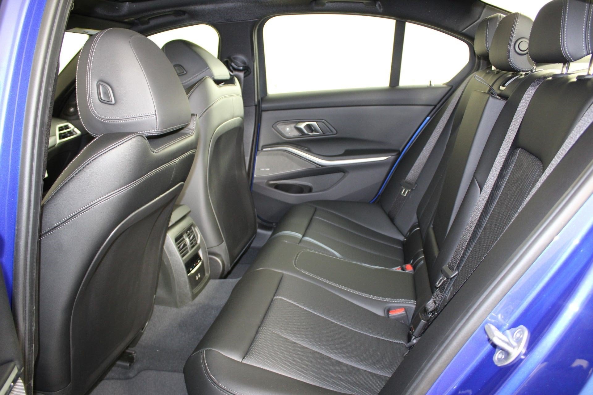 2026 BMW 3 Series 330i - Photo 21