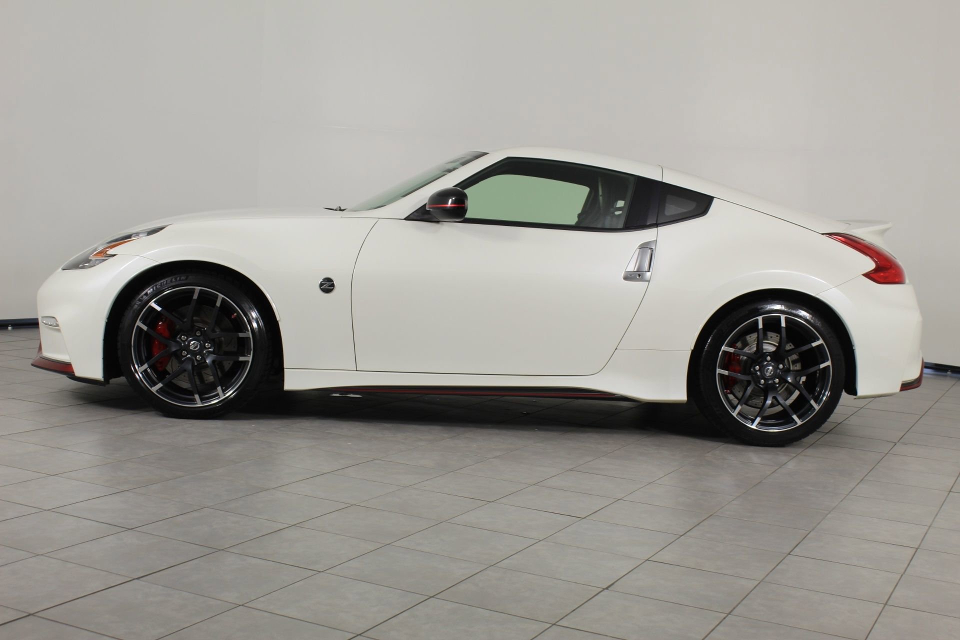 2015 Nissan 370Z Nismo photo 2