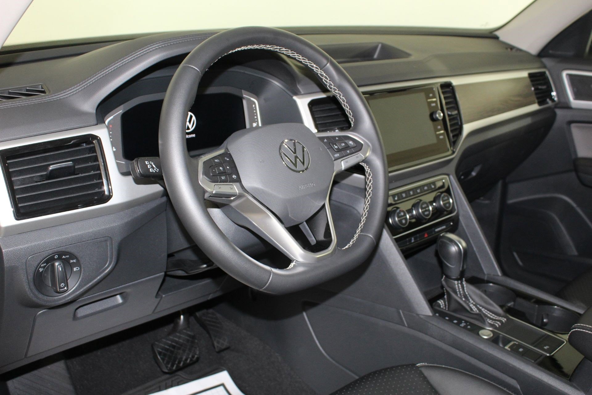 2023 Volkswagen Atlas V6 SE Technology photo 3