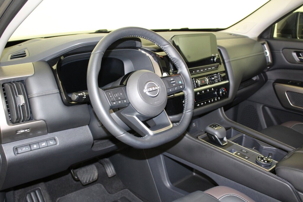 Used 2024 Nissan Pathfinder Platinum SUV