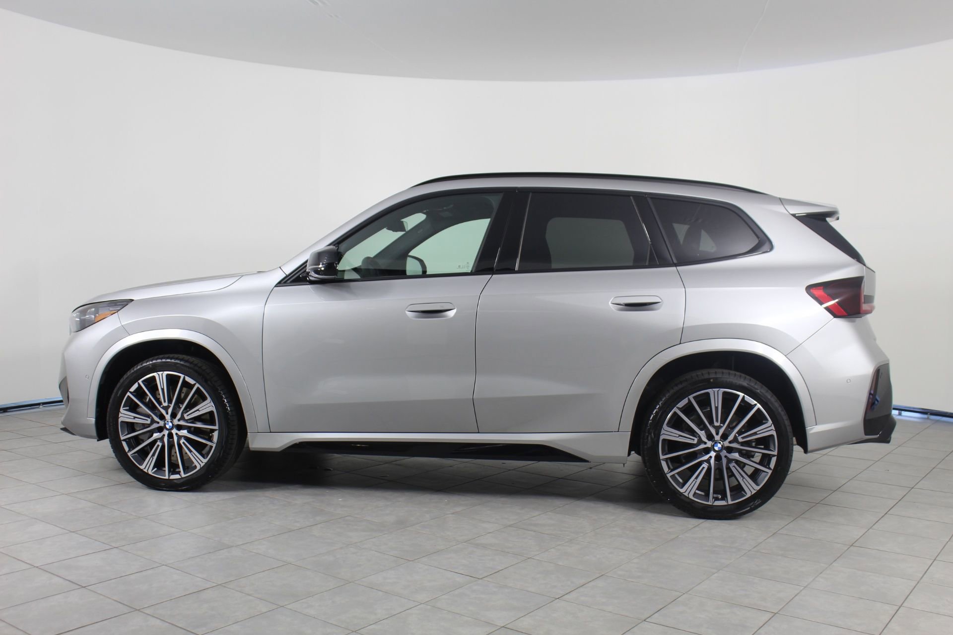 2026 Bmw X1 M35i photo 2