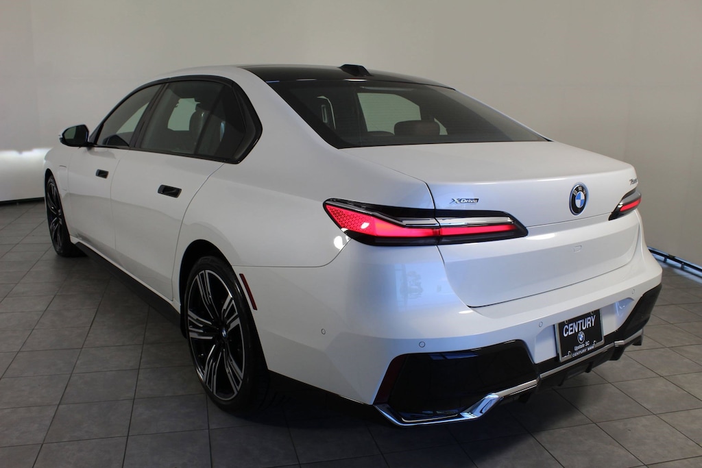 New 2025 BMW 750e xDrive Sedan