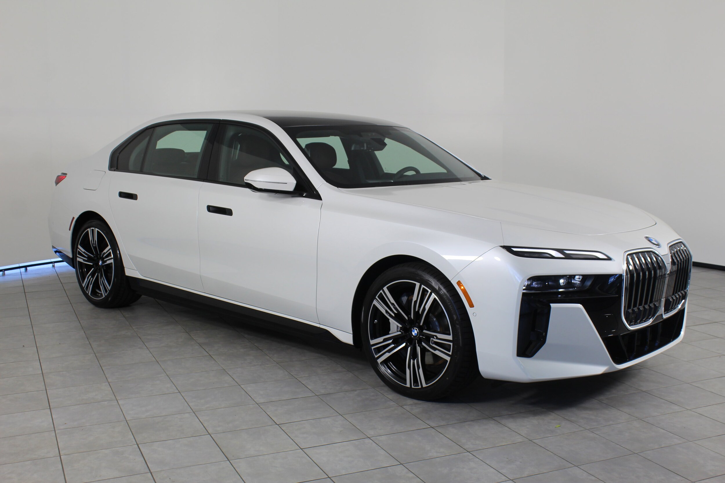 2025 Bmw 750e 750e xDrive photo 2