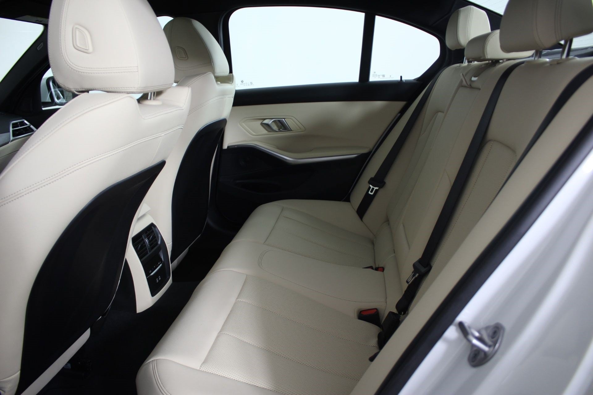 2026 BMW 3 Series 330i - Photo 21