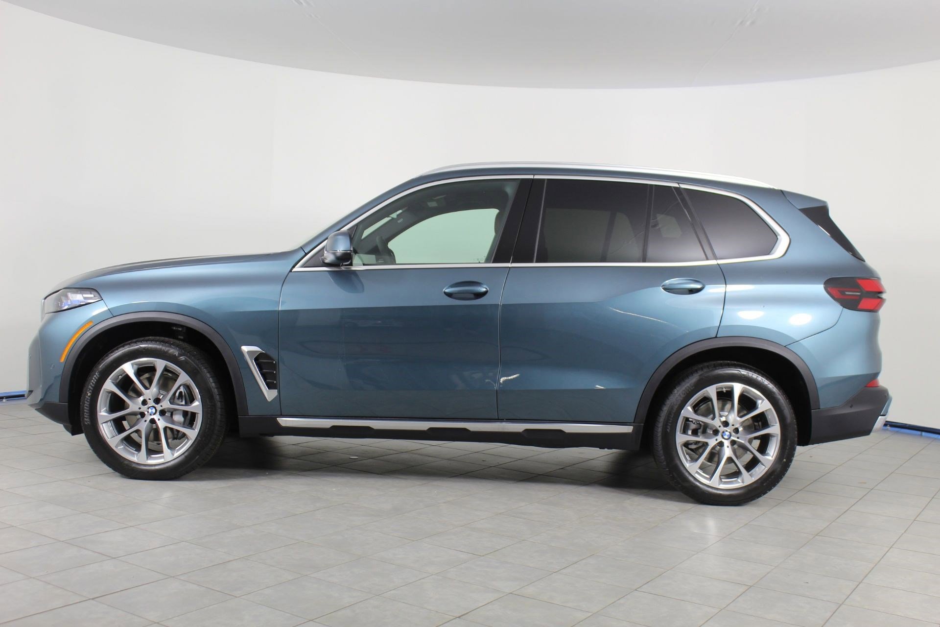 2026 Bmw X5 xDrive40i photo 2