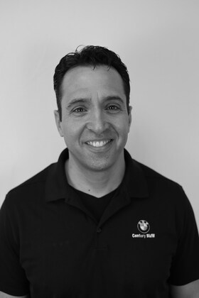 Staff member Alex Johnson from ID_4b240b5cf31b