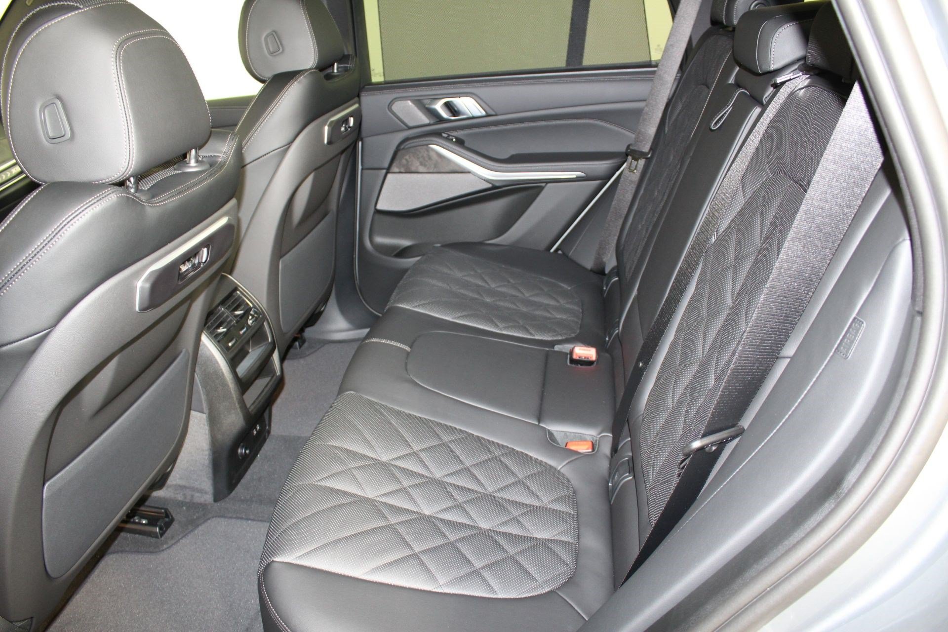 2026 BMW X5 50e - Photo 13