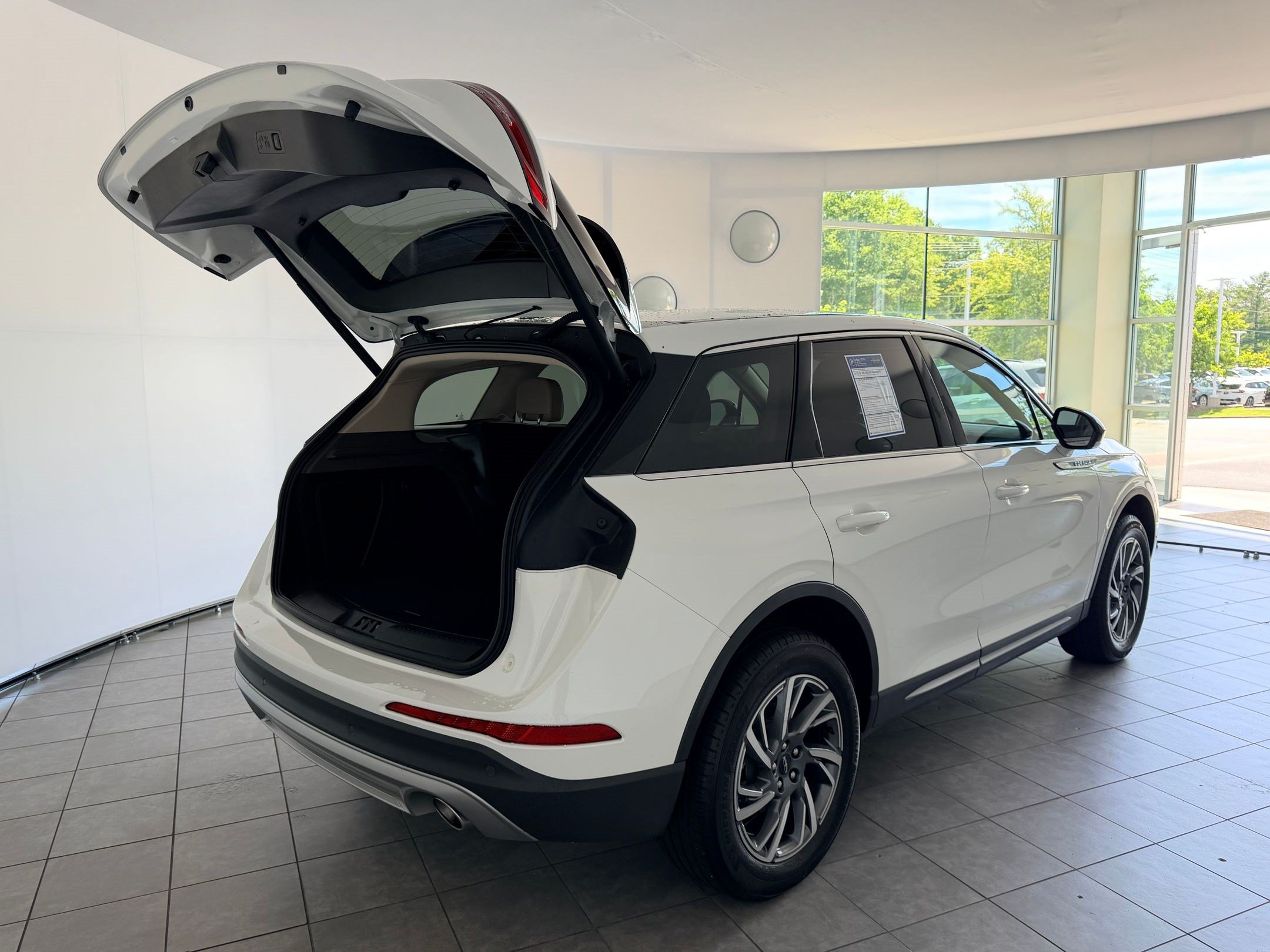 Corsair Standard SUV