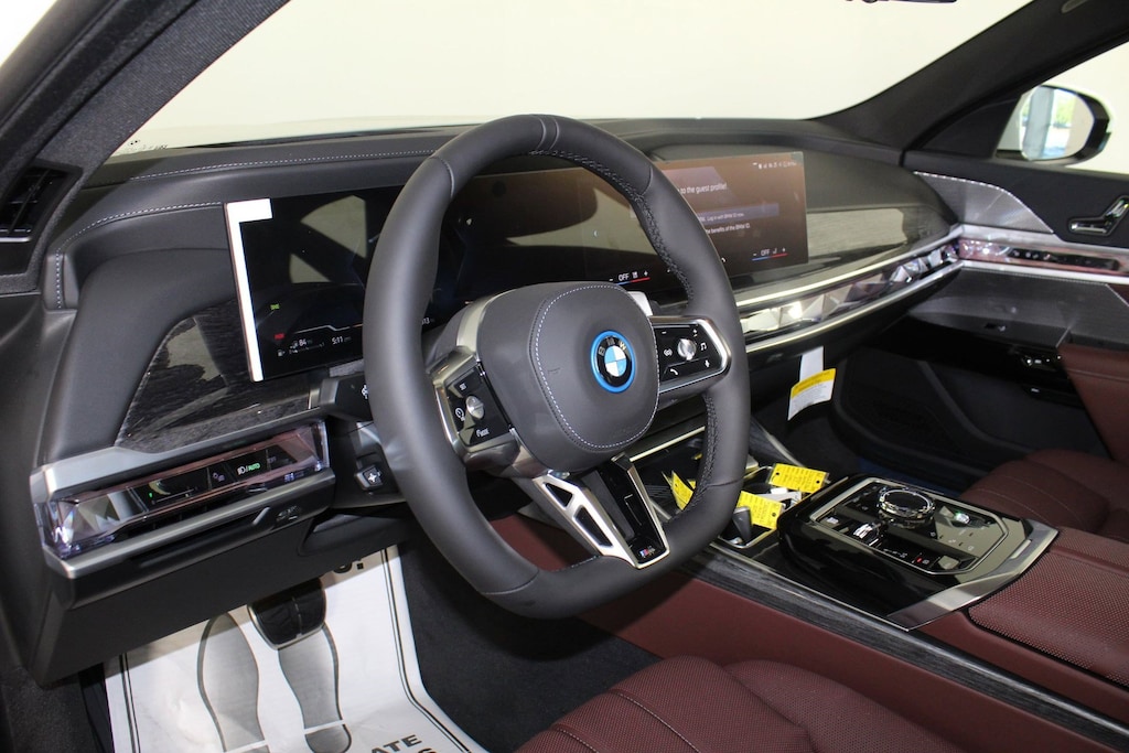 New 2025 BMW 750e xDrive Sedan