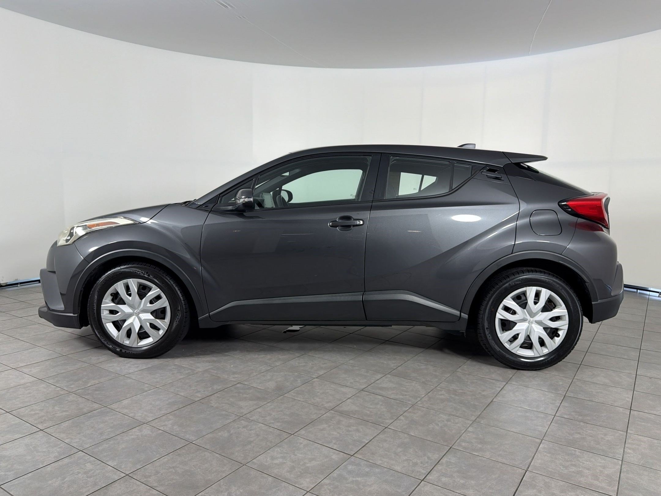 C-HR LE SUV