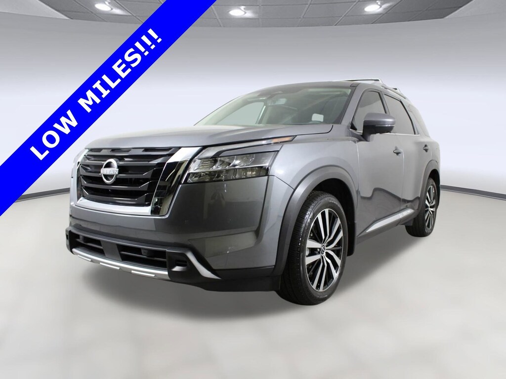 Used 2024 Nissan Pathfinder Platinum SUV