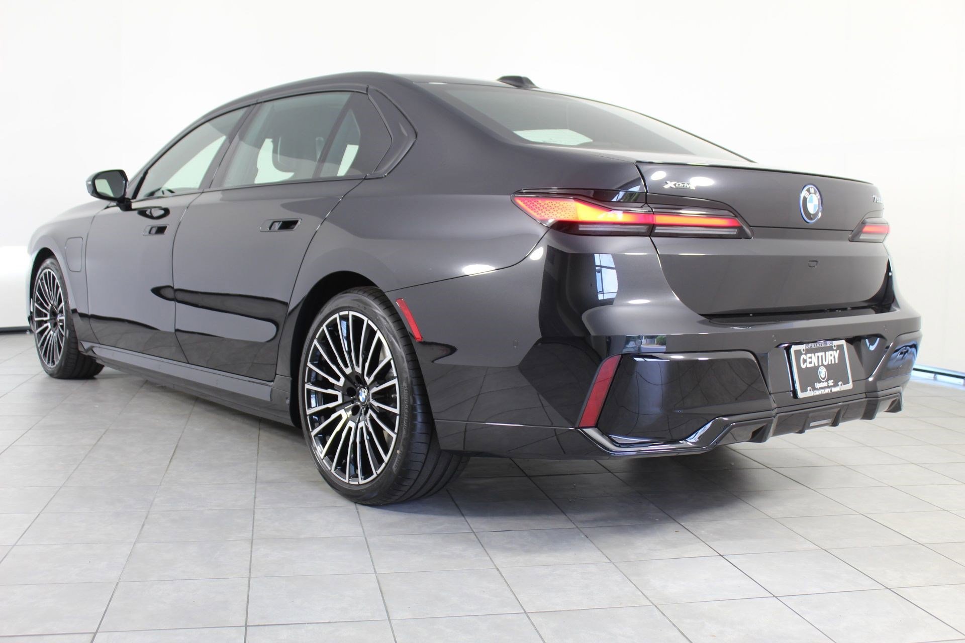 2026 Bmw 750e photo 3