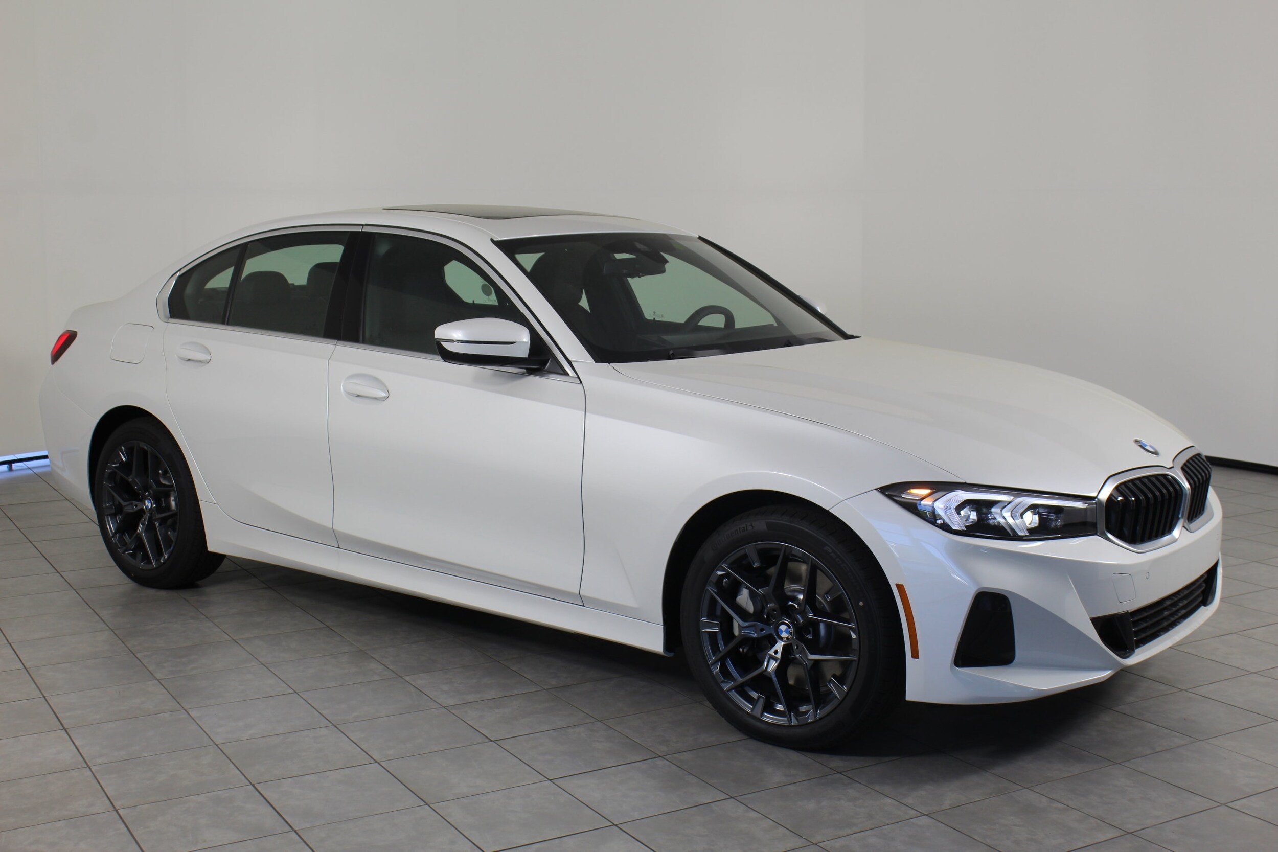 2025 Bmw 330i xDrive photo 2