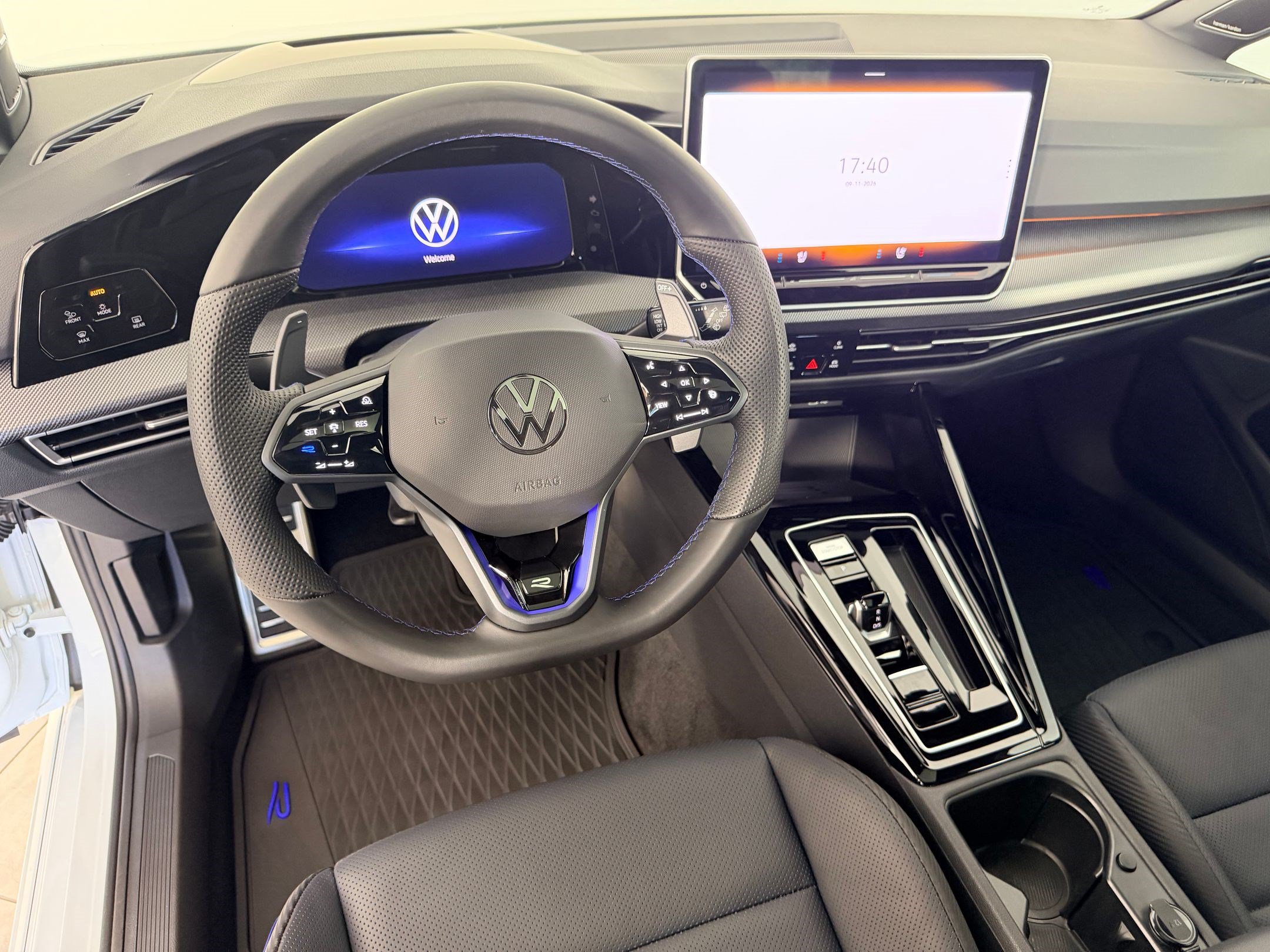 2026 Volkswagen Golf R Golf R (2.0T DSG) Hatchback