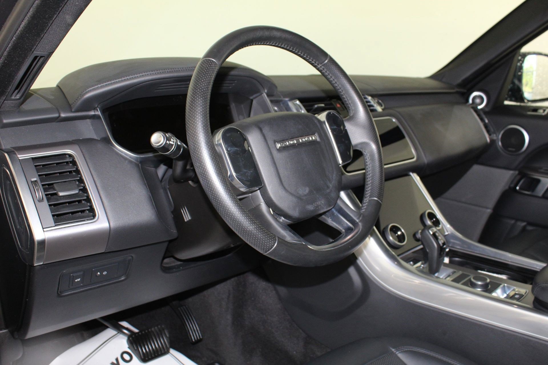 2020 Land Rover Range Rover Sport HSE photo 4