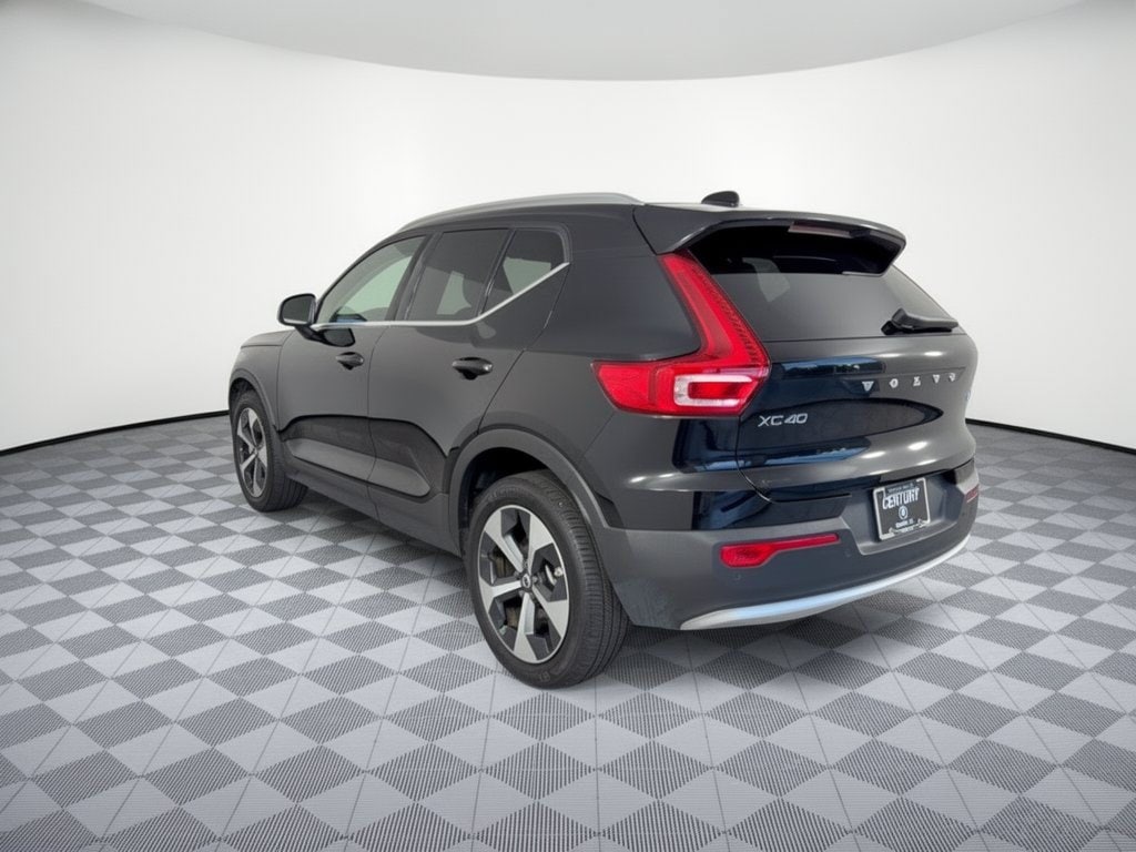 Used 2025 Volvo XC40 Core Bright Theme SUV