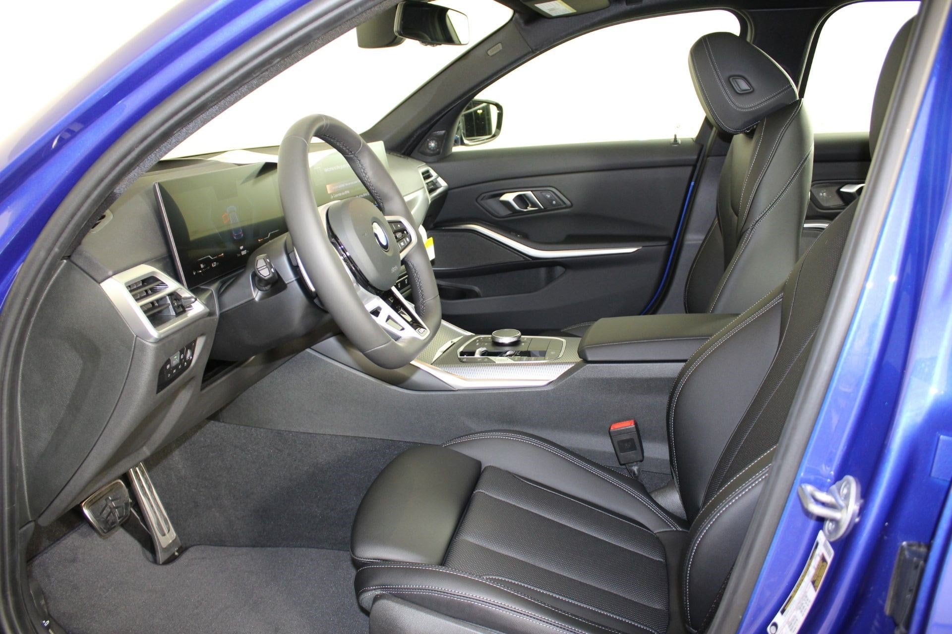 2026 BMW 3 Series 330i - Photo 23