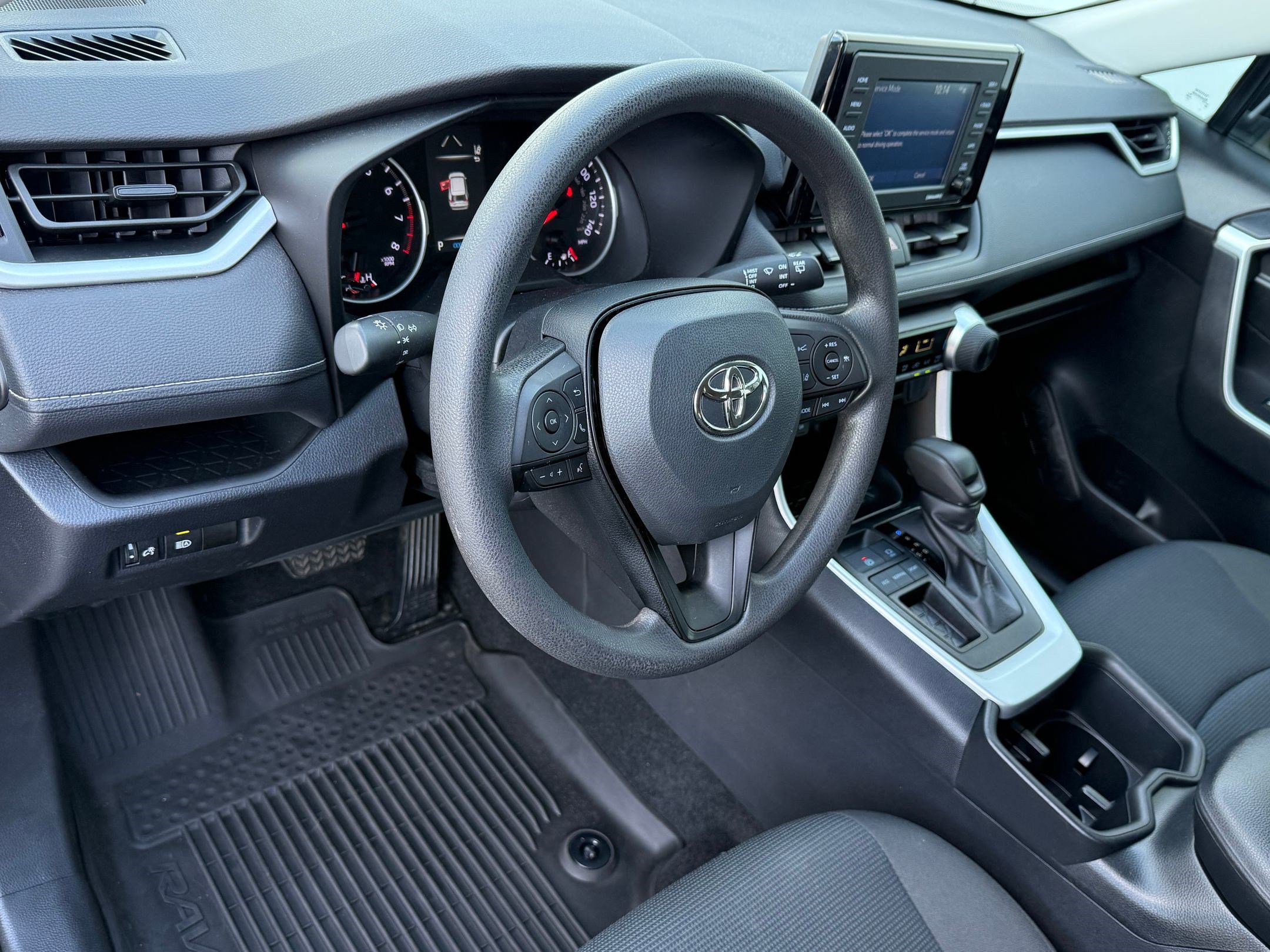 2022 Toyota RAV4 LE photo 4