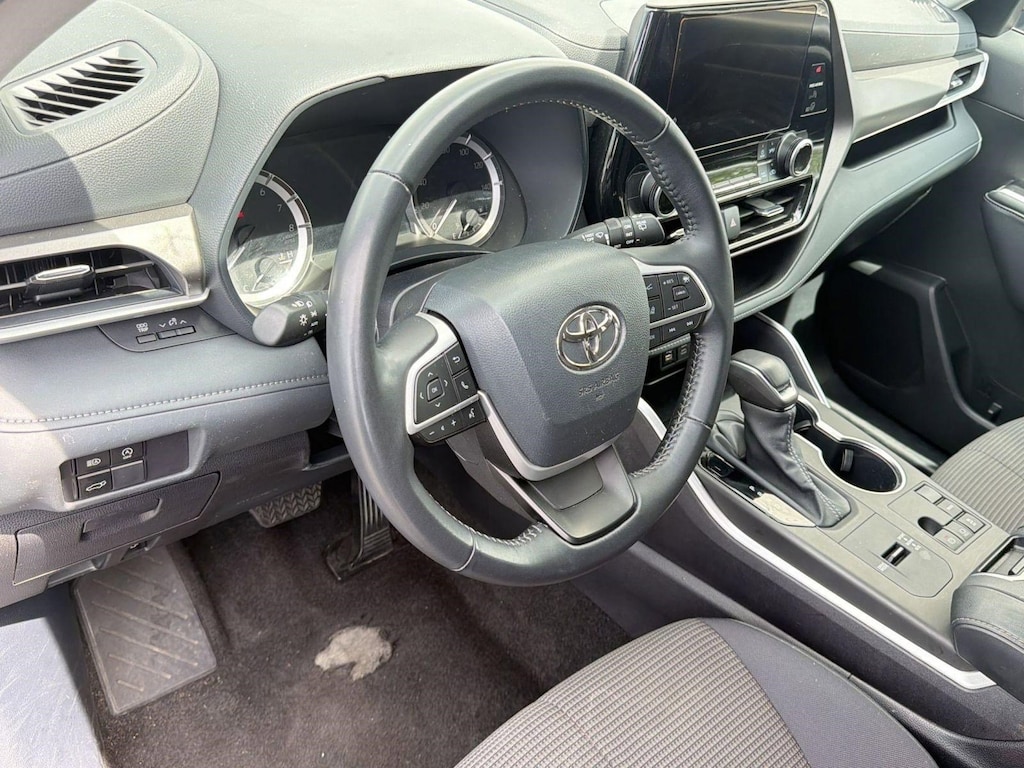 Used 2025 Toyota Highlander LE (LE FWD (Natl)) SUV
