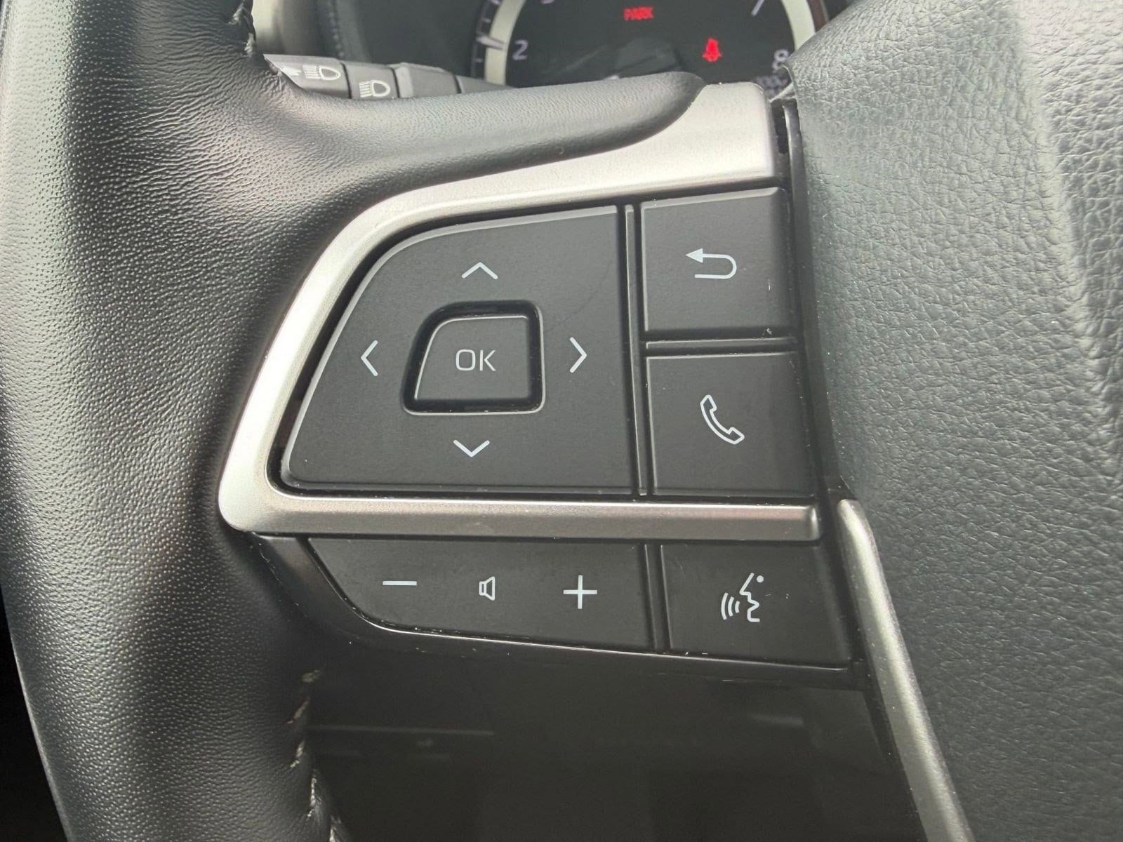 2025 Toyota Highlander LE - Photo 17