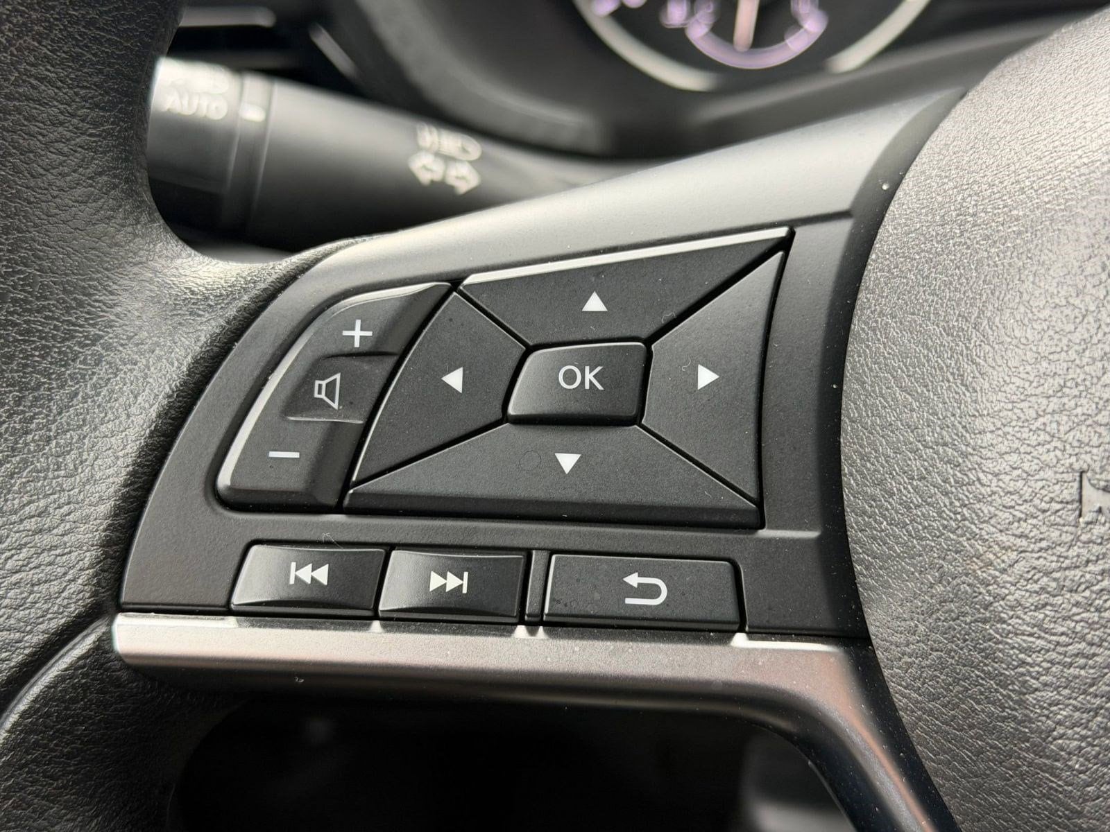 2025 Nissan Sentra SV - Photo 17