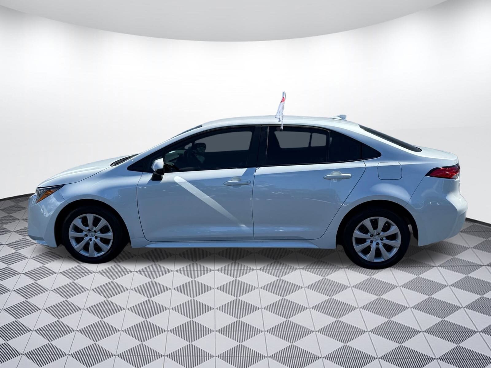 2023 Toyota Corolla LE photo 2